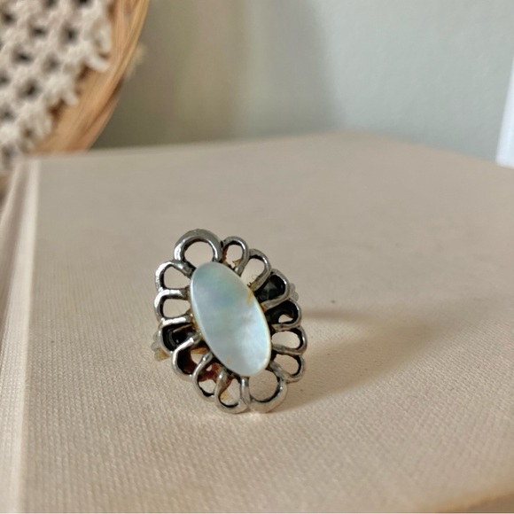 Mother of Pearl Silver Flower Oval Ring Vintage “Pearlette” Beach Neutral White - Picture 4 of 12